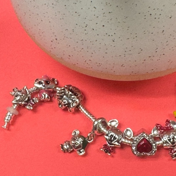Mickey and Friends Charm bracelet - Picture 3 of 11